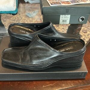 Via Spiga Gloss Black Mule